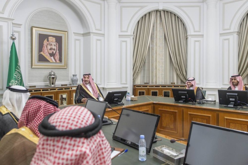 أمير المدينة المنورة يطلع على مبادرات «الموارد البشرية»