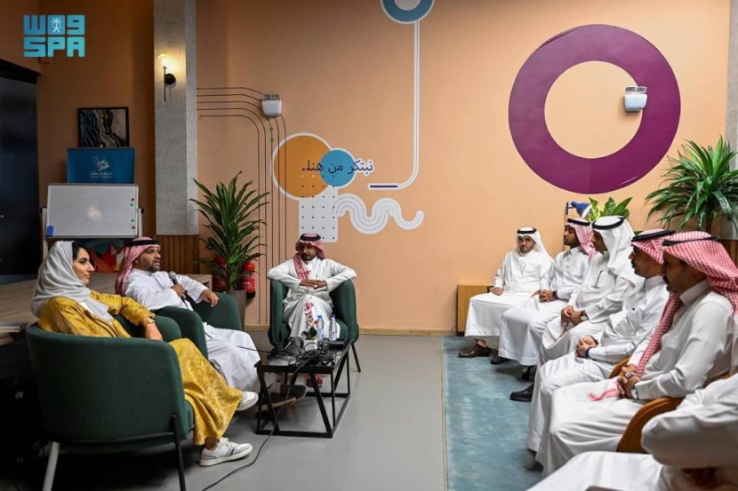 «حديث الضفاف» يتناول تجربة الكتابة المشتركة بين الروائيين