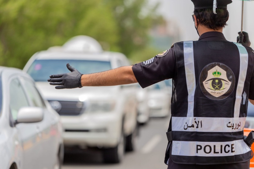 القبض على شخصين لتنفيذهما 146 عملية احتيال مالي بقيمة 22 مليون ريال