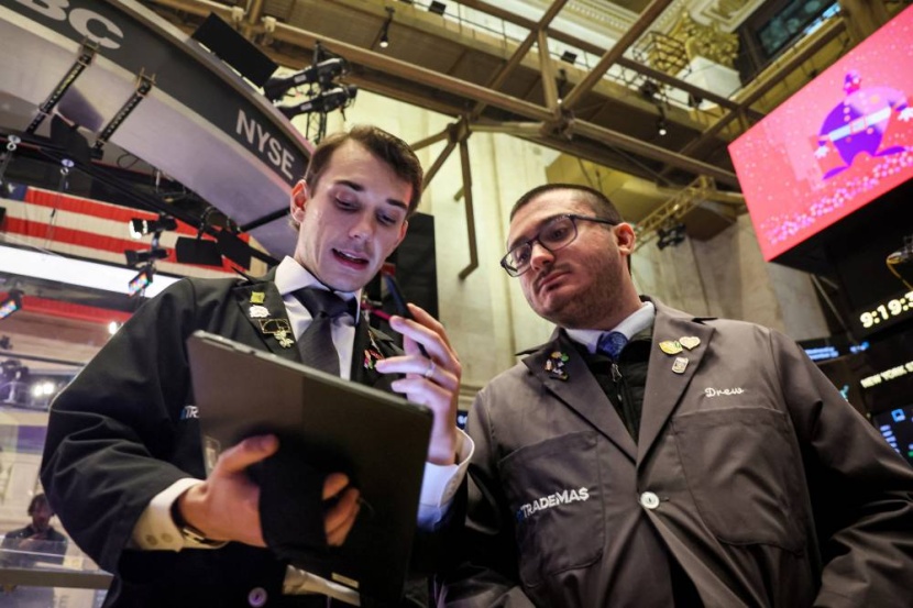 «وول ستريت» تنتعش مع تراجع عوائد السندات .. تزايد التفاؤل بشأن خفض الفائدة