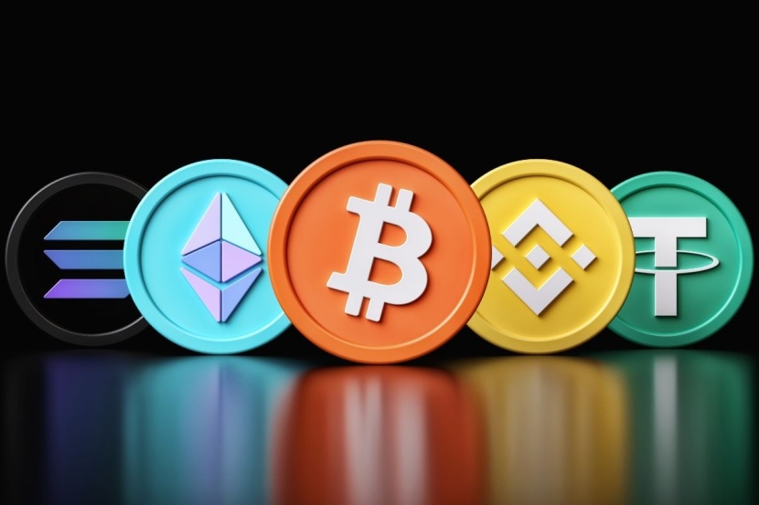 سوق العملات المشفرة يتطلع إلى أسعار الفائدة وصناديق استثمار بيتكوين في 2024