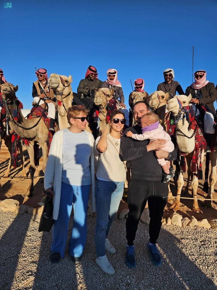 مهرجان الملك عبدالعزيز للإبل يبهر سياح المملكة