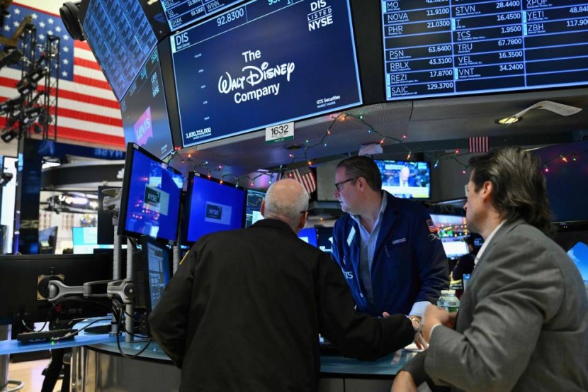 انخفاض «وول ستريت» مع عودة الهدوء للتداولات .. و«فيديكس» يهبط بعد توقعات قاتمة