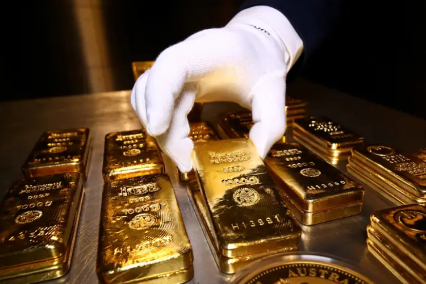 الذهب يقترب من ذروة 3 أسابيع وسط رهانات على خفض أسعار الفائدة 