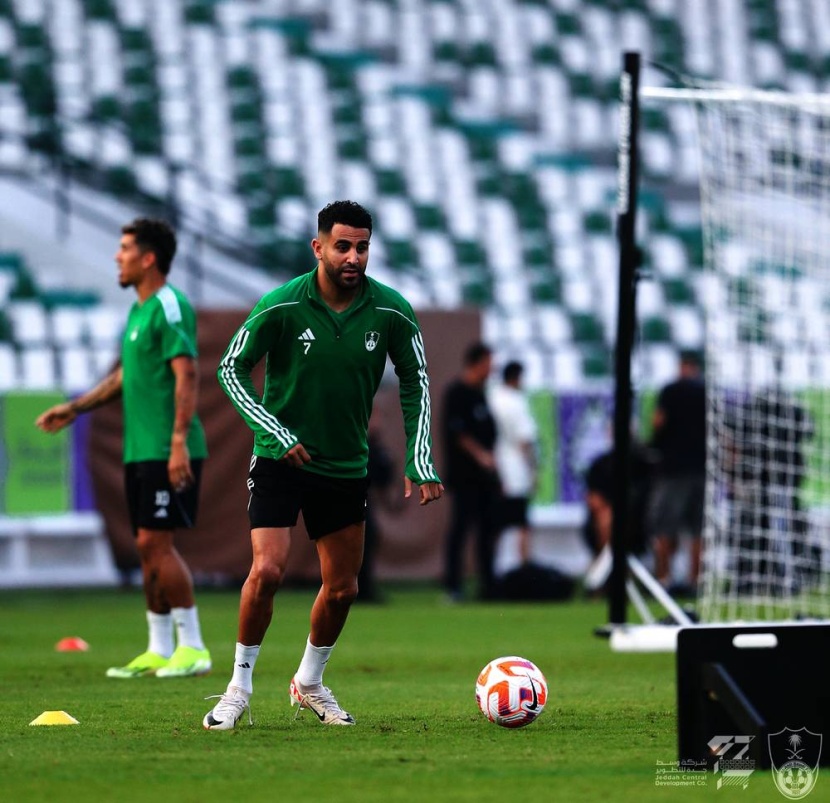 الأهلي يتحدى 3 فرق في دبي