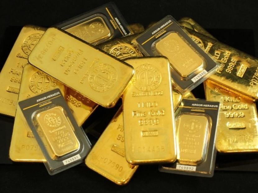 الذهب يستقر في ظل تداول ضعيف ورهانات على خفض الفائدة