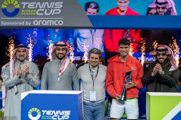 تتويج ألكاراز بكأس موسم الرياض للتنس بعد تغلبه على نوفاك ديوكوفيتش المصنف الأول عالميا