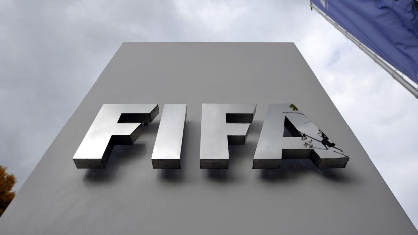 "فيفا" يوقف مؤقتا قواعده لوكلاء اللاعبين عالميا