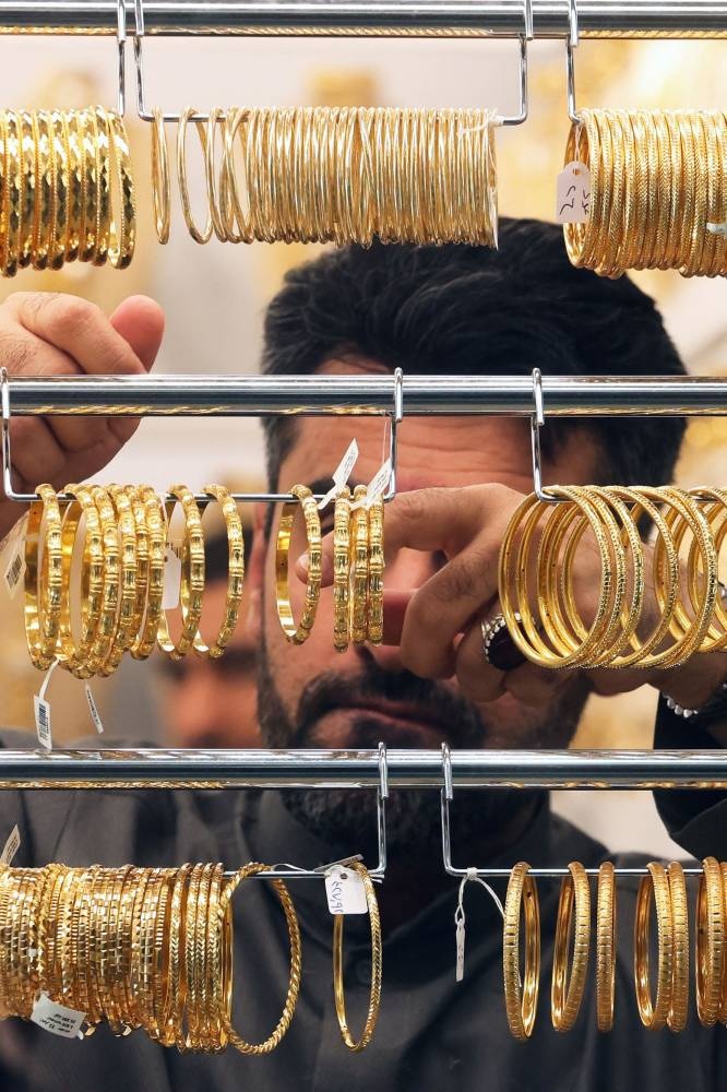 نوبات مخاطر متزايدة .. الذهب يسجل مستوى تاريخيا بتجاوز 2100 دولار