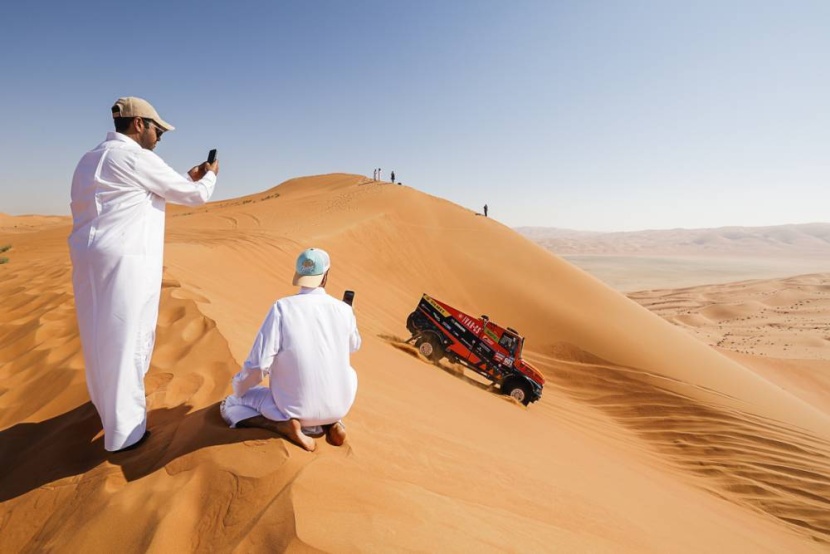 ساينز الأول بأكثر من 20 دقيقة