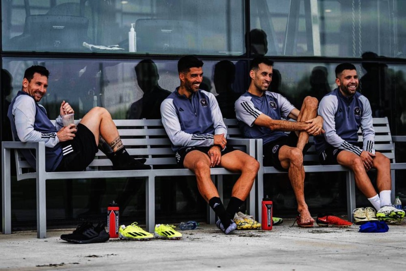 «الأفضل» بين هالاند وميسي ومبابي