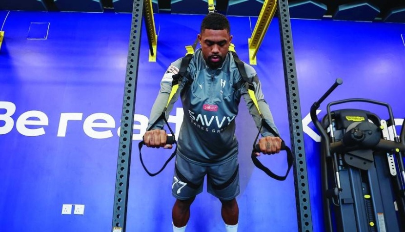 الهلال يفحص إصابة ياسر ومالكوم بالأشعة