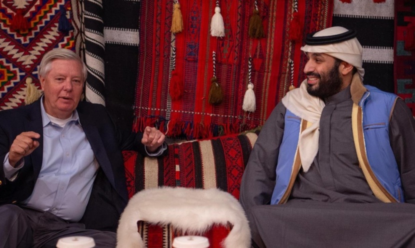 ولي العهد يجتمع مع السيناتور الأمريكي ليندسي غراهام