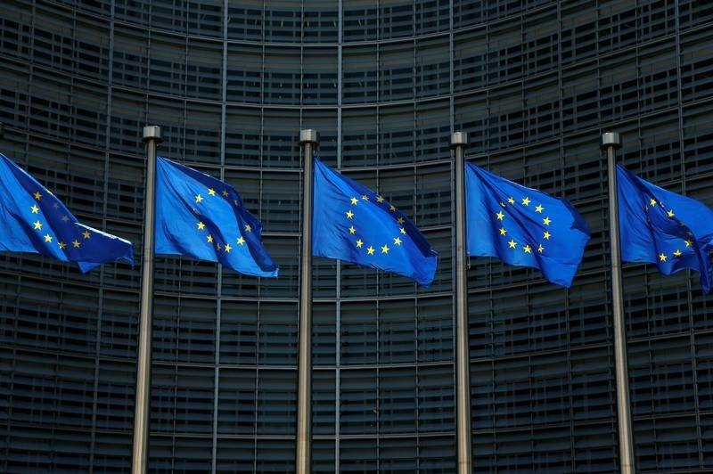 المفوضية الأوروبية تتوقع نموا اقتصاديا بطيئا مع تآكل القدرة الشرائية للأسر