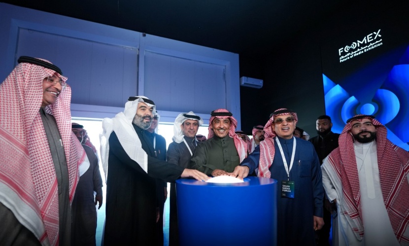 وزير الإعلام يفتتح معرض "مستقبل الإعلام" ويدشن المنصة الرقمية "سعوديبيديا"