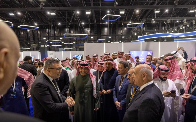 وزير الإعلام يفتتح معرض "مستقبل الإعلام" ويدشن المنصة الرقمية "سعوديبيديا"