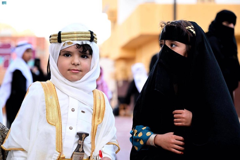 أزياء «التأسيس».. مشهد سعودي يؤكد الاعتزاز بالهوية والتاريخ