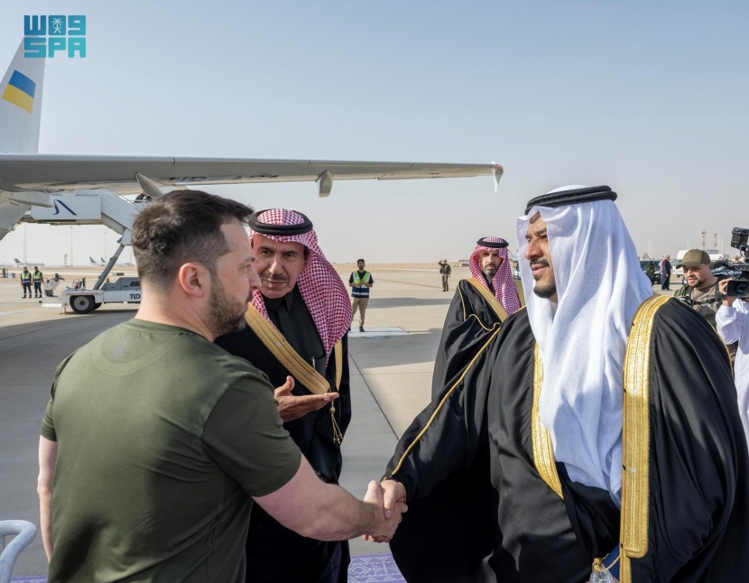 الرئيس الأوكراني يصل إلى السعودية وفي مقدمة مستقبليه نائب أمير الرياض