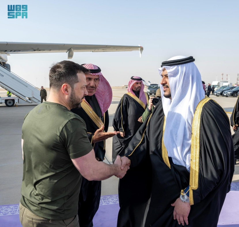 الرئيس الأوكراني يصل إلى السعودية وفي مقدمة مستقبليه نائب أمير الرياض