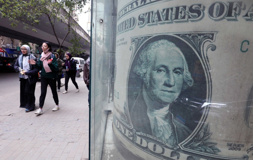 مصر تستأنف بيع سندات بالعملة المحلية بعد توقف 4 أشهر وسط غموض مالي