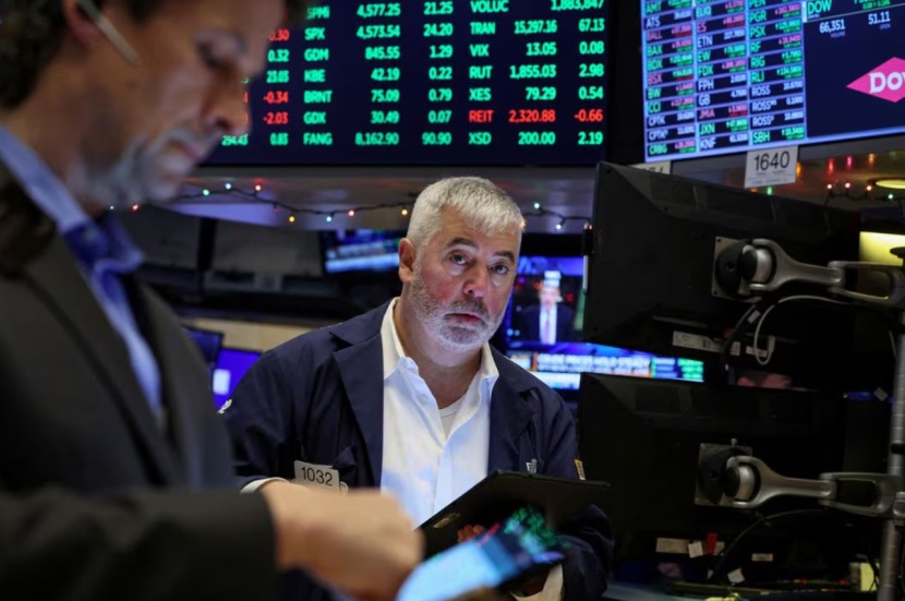 ستاندرد آند بورز وناسداك يغلقان على انخفاض مع ترقب بيانات أسعار المستهلكين