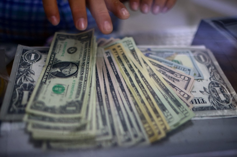 الاكتتاب في سندات الخزانة الأمريكية العشرية في حدود المتوسط