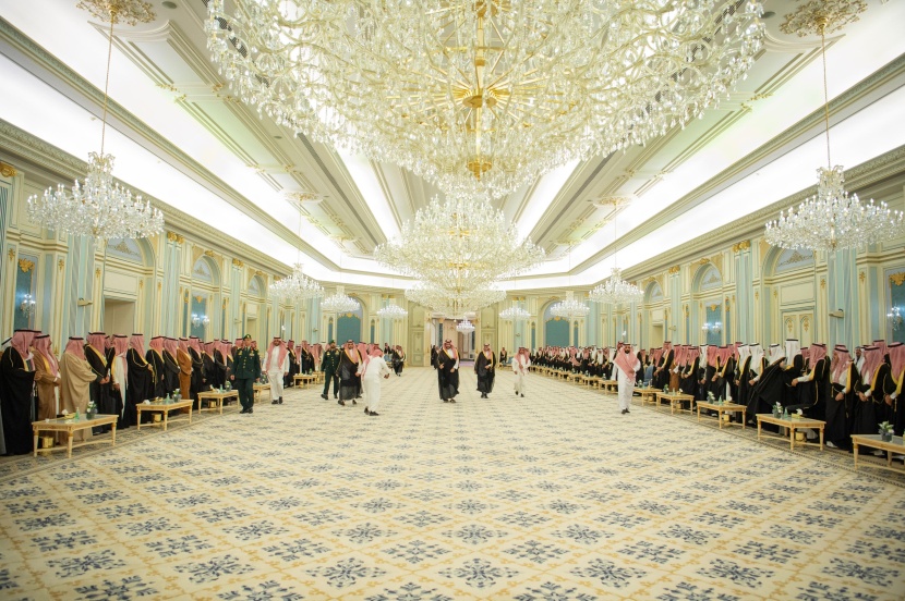 ولي العهد يستقبل المهنئين بشهر رمضان المبارك