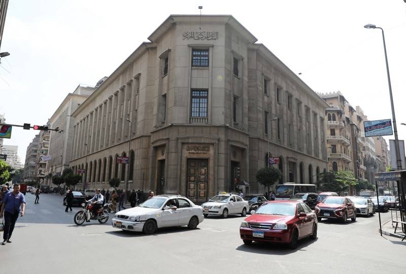 تحويلات المصريين في الخارج ترتفع بعد خفض قيمة العملة إلى 50 جنيها للدولار