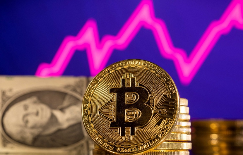 "بتكوين" تقفز إلى 75 ألف دولار في سوق عملات رقمية قيمتها السوقية 2.77 تريليون دولار