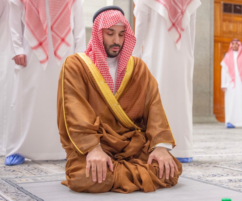 ولي العهد يزور المسجد النبوي ومسجد قباء