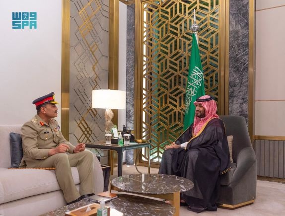 ولي العهد يستقبل قائد الجيش الباكستاني