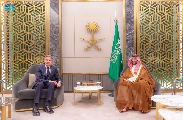 ولي العهد يبحث مع وزير الخارجية الأمريكي مستجدات الأوضاع الإقليمية والدولية