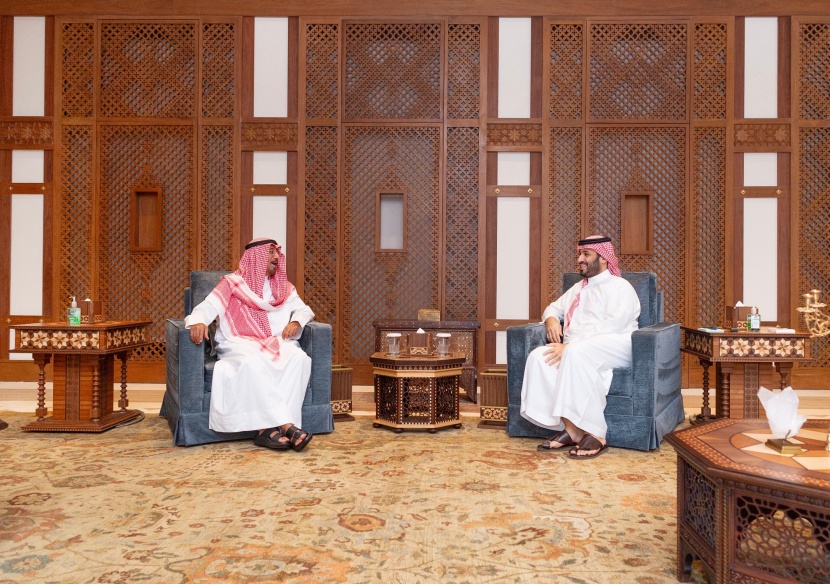 ولي العهد يستقبل رئيس مجلس الوزراء بدولة الكويت 
