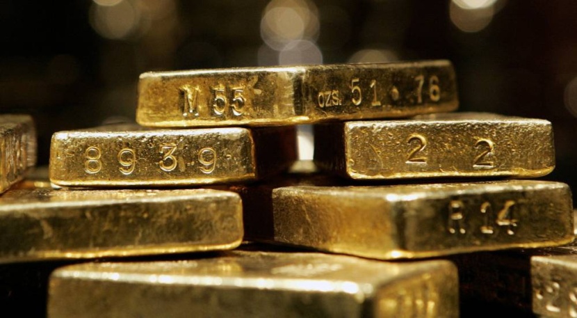 الذهب يلمع مع آمال بخفض أسعار الفائدة في يونيو وهبوط الدولار