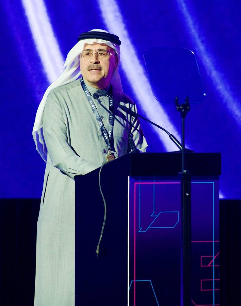 أرامكو تطلق أول نموذج ذكاء اصطناعي توليدي في العالم وأمازون تعلن إنشاء منطقة سحابية فائقة السعة