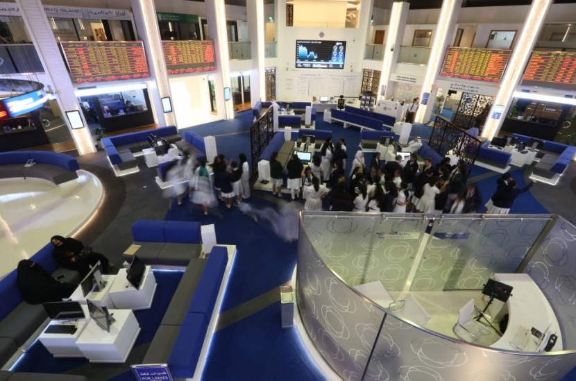 تراجع معظم البورصات الخليجية متأثرة بضغوط النفط بعد إعلان إصلاحات اقتصادية صينية