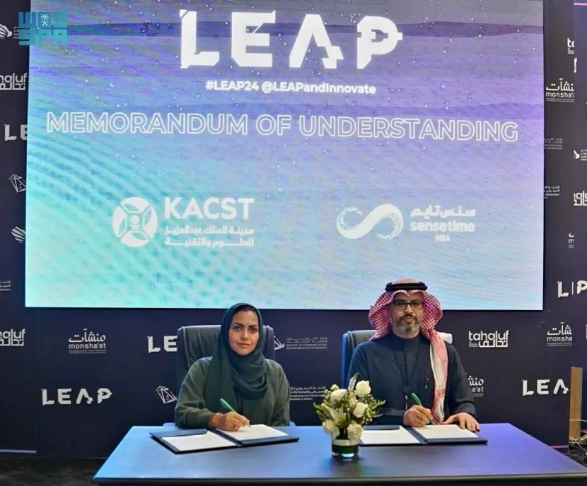 «كاكست» توقع 3 شراكات لإنشاء مركز للذكاء الاصطناعي وتوطين صناعة أشباه الموصلات