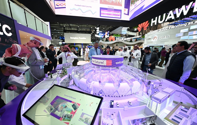 «ليب 24» سفينة التقنية في أرض «سفينة الصحراء»