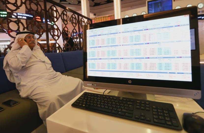 تراجع معظم البورصات الخليجية وقفزة غير مسبوقة في «المصرية» بدعم اتفاق مع صندوق النقد