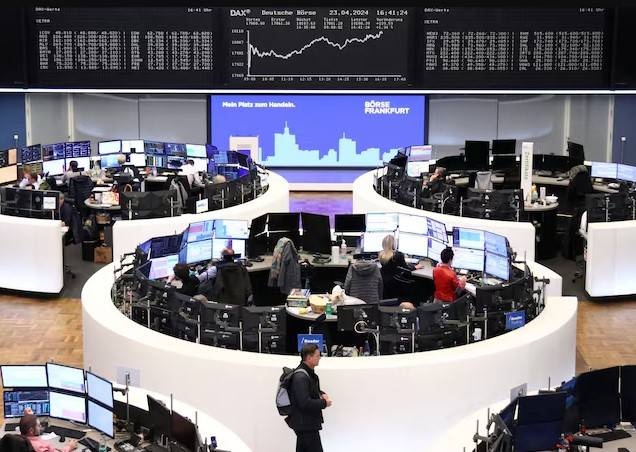 الأسهم الأوروبية تنخفض متأثرة بتراجع أداء البنوك