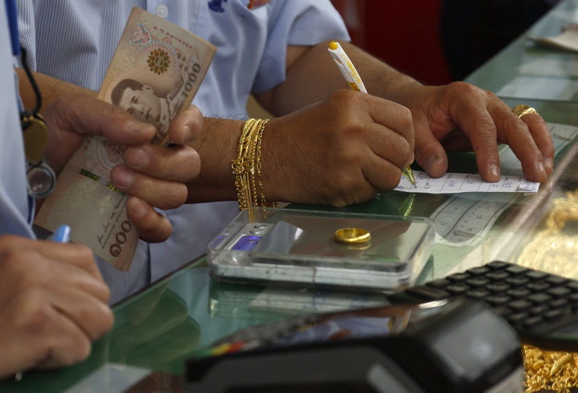 الذهب يهبط إلى 2313 دولار للأوقية بضغط من موجة جني الأرباح