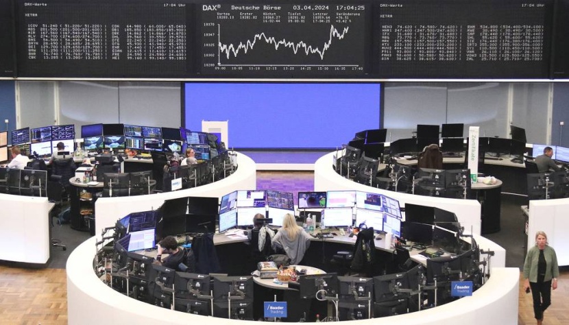 قطاع البنوك يقود مكاسب الأسهم الأوروبية بعد بيانات أضعف من المتوقع لقطاع الخدمات الأمريكي
