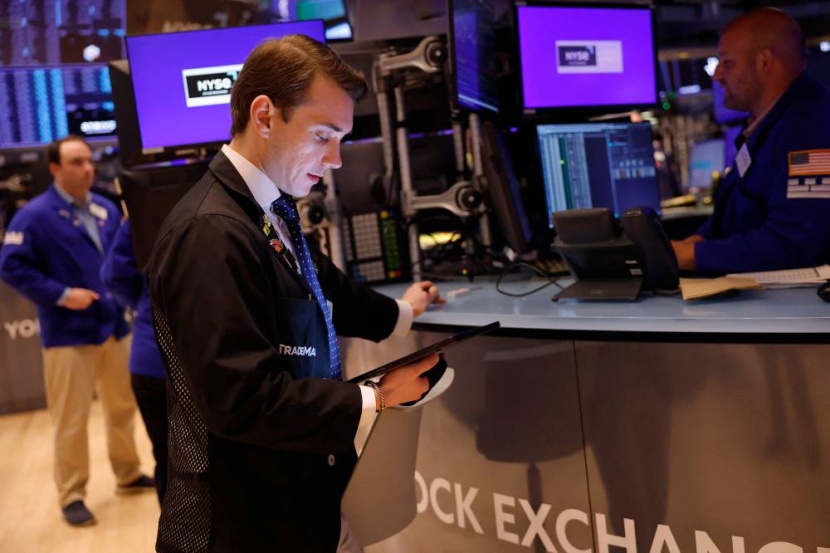 ستاندرد آند بورز وناسداك يهبطان بقيادة أسهم الرقائق وسط حذر المستثمرين قبيل قرار المركزي الأمريكي