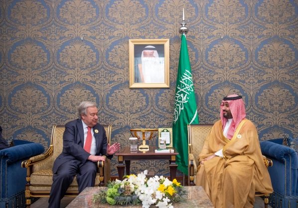 ولي العهد يلتقي الرئيس السوري وملك الأردن على هامش القمة العربية في البحرين