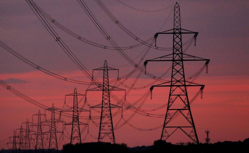 الكويت توقع عقدين لشراء 500 ميجاوات من الكهرباء من خلال شبكة الربط الخليجي