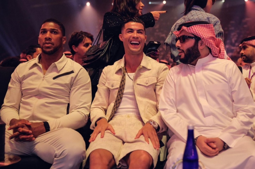 4.8 مليون ريال قيمة ساعة رونالدو في ليلة تتويج بطل «حلبة النار»