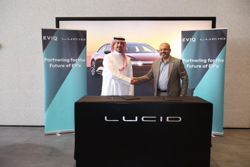 "لوسيد" توقع اتفاقية مع "EVIQ" لتوفير بنية متطورة لشحن السيارات الكهربائية في السعودية