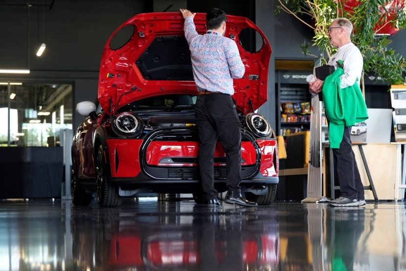 تباطؤ نمو الوظائف في الولايات المتحدة في أبريل وارتفاع معدل البطالة 3.9%