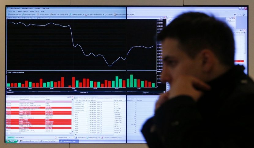 بورصة موسكو تعتزم وقف التداول بالدولار واليورو إثر عقوبات أمريكية جديدة