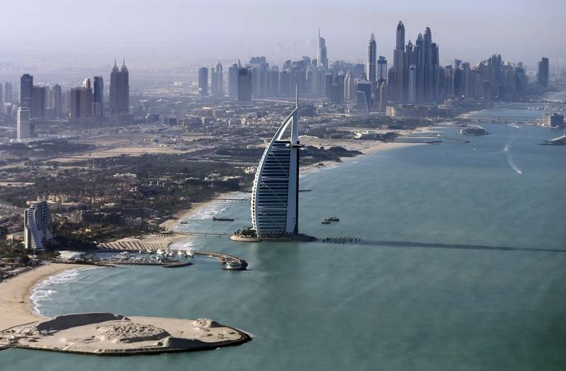المركزي الإماراتي يتوقع نمو الاقتصاد 3.9 % العام الجاري